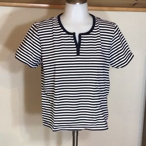 💐2/$20 Cute black and white top